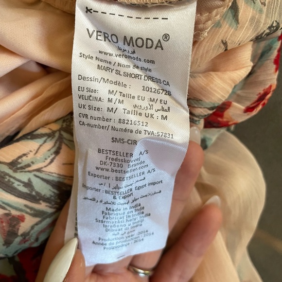 Beautiful floral Flowy dress - Vero Moda - Size Medium - Picture 5 of 5